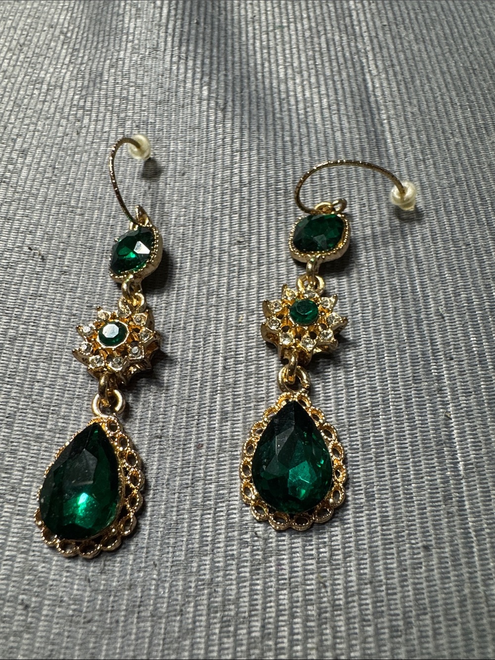 Source Unknown Gold-Tone Emerald Green Drop Earrings - Picture 2 of 4